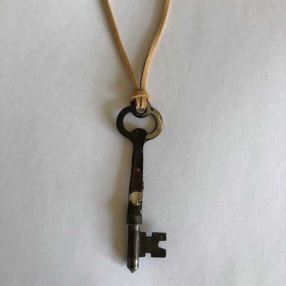 ✨MYSTERY Vintage Skeleton Key Necklace, Tan Cord - Picture 1 of 2
